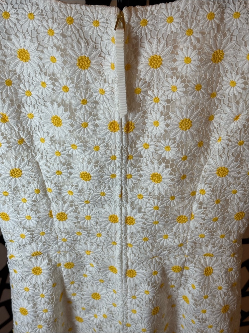 Lilly Pulitzer White Daisy Lace Dress with Yellow Centers NWT 8 - Picture 4 of 10